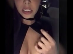 Cantora Paola Jara se masturbando em um carro por 67 segundos.